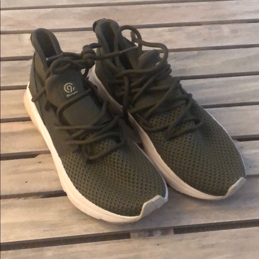 women’s tennis shoe